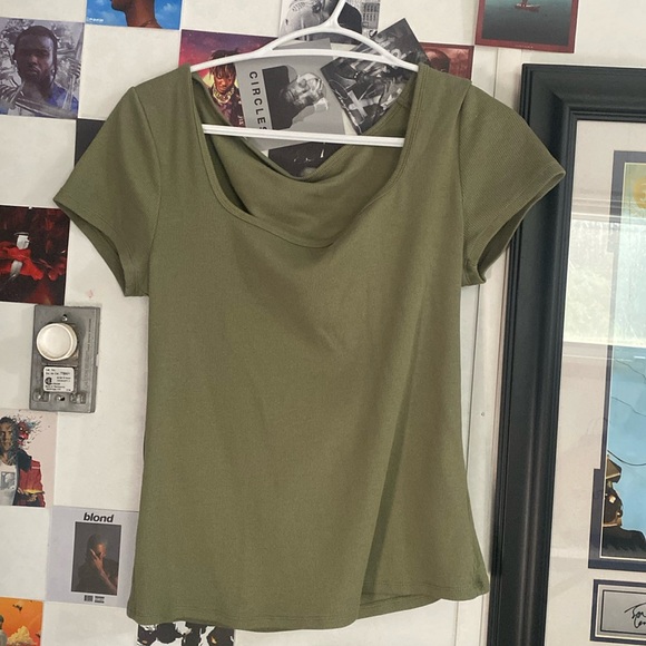 Two square neck Old Navy tees, size large - Picture 1 of 4